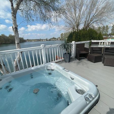 Lakeside Retreat 4 With Hot Tub, Private Fishing Peg Situated At Tattershall Lakes Country Park Εξωτερικό φωτογραφία