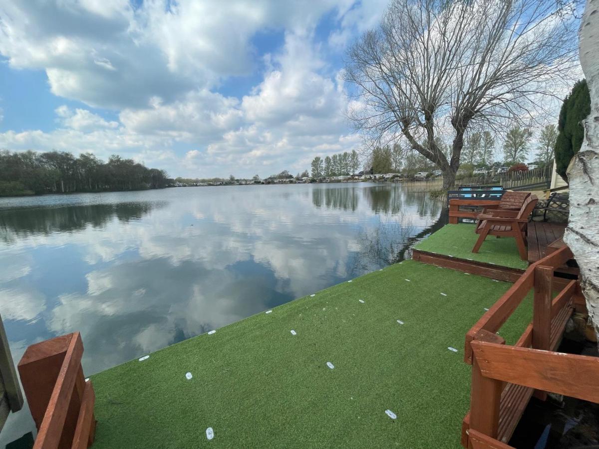 Lakeside Retreat 4 With Hot Tub, Private Fishing Peg Situated At Tattershall Lakes Country Park Εξωτερικό φωτογραφία