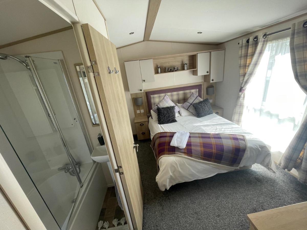 Lakeside Retreat 4 With Hot Tub, Private Fishing Peg Situated At Tattershall Lakes Country Park Εξωτερικό φωτογραφία