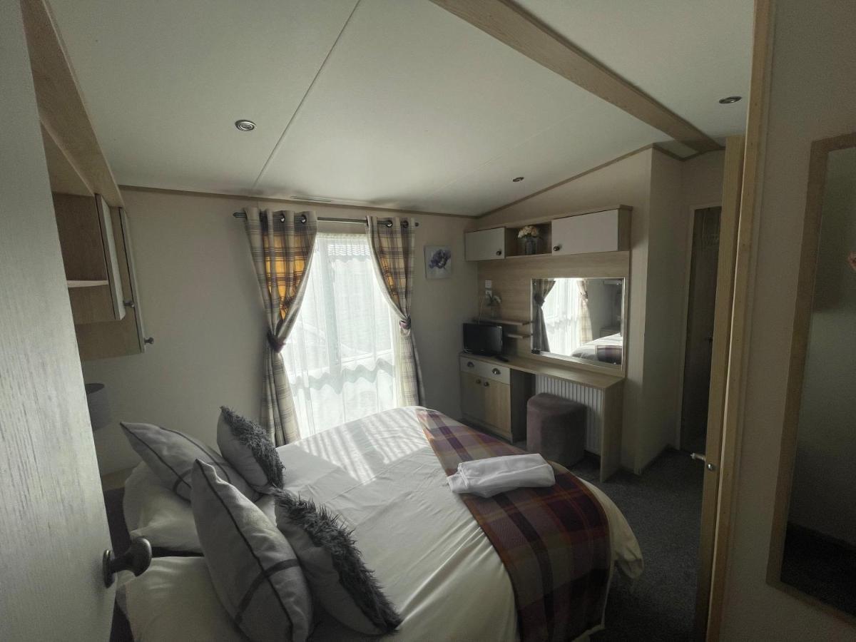 Lakeside Retreat 4 With Hot Tub, Private Fishing Peg Situated At Tattershall Lakes Country Park Εξωτερικό φωτογραφία