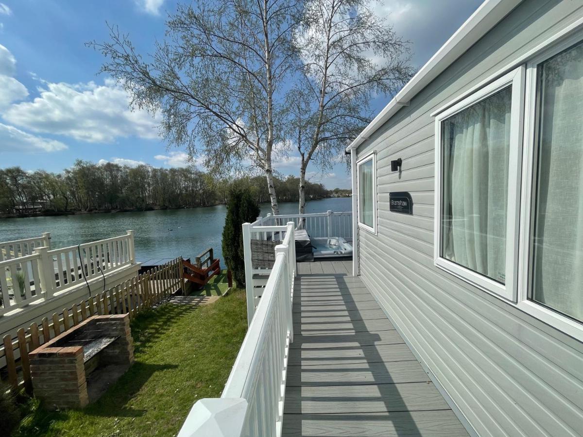 Lakeside Retreat 4 With Hot Tub, Private Fishing Peg Situated At Tattershall Lakes Country Park Εξωτερικό φωτογραφία