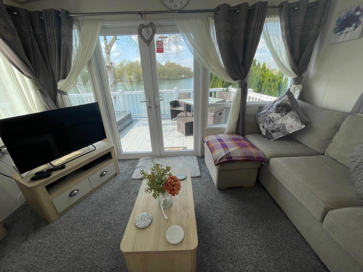 Lakeside Retreat 4 With Hot Tub, Private Fishing Peg Situated At Tattershall Lakes Country Park Εξωτερικό φωτογραφία